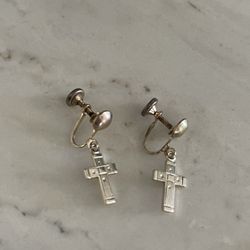 Cross Screw Back Earring .925