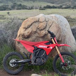 Altis Sigma RED Electric Dirt Bike / E-Moto – Like New – 100 Miles – No Dealer Fees
