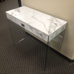 Floating Desks With USB Port - BRAND NEW - Photo Ad Sample And Fully Assembled 