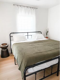 KIND MATTRESS & FRAME FOR SALE