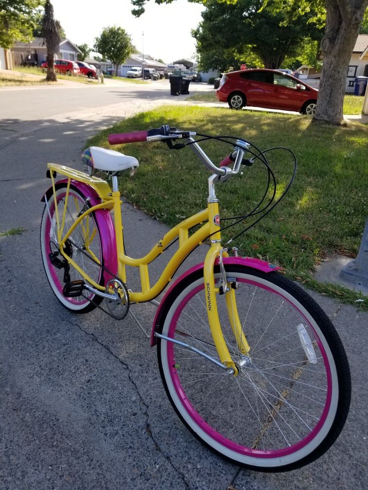 Schwinn clairmont sale women's cruiser bike