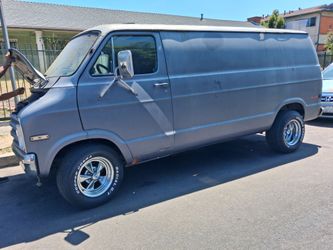 1976 Dodge B200 boogie van 360 v8 motor automatic transmission 15" cragar wheels 5x4.5