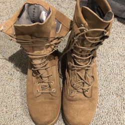 US Army boots, desert wear
