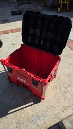 Milwaukee Packout XL tool box.