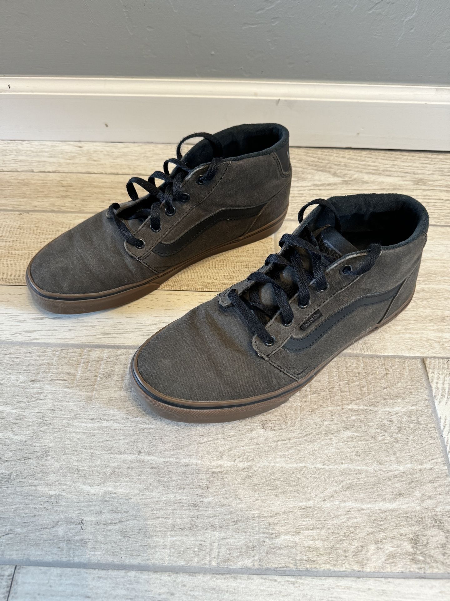 Men’s Vans mid shoes 10.5