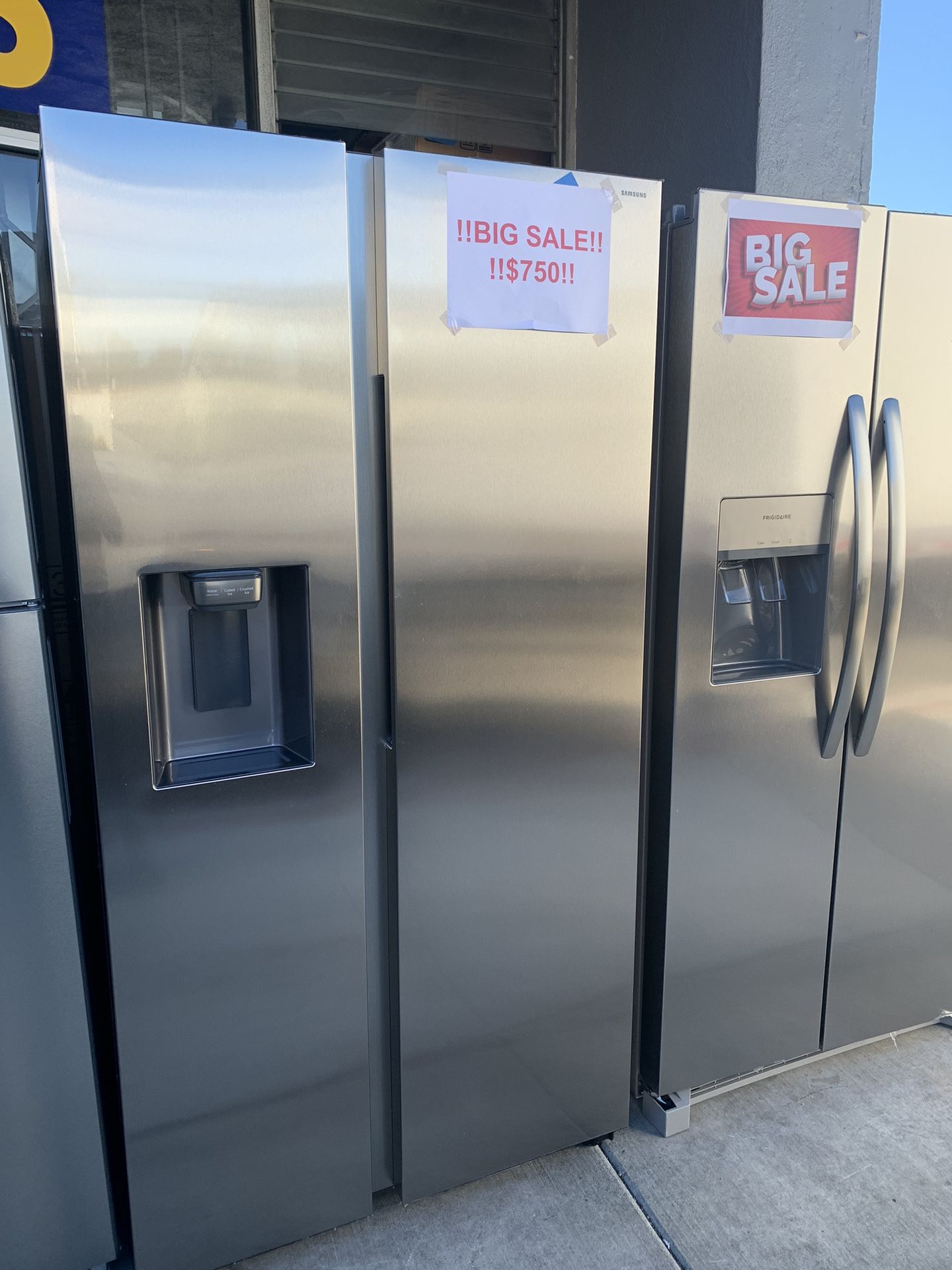 Big Savings! Black Friday Deals! Refrigerators