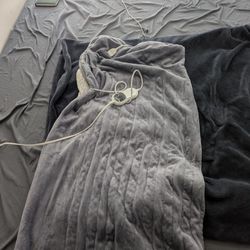 Queen Bed + Heating Blanket