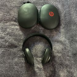 Beats Headphones – Black (with Case)