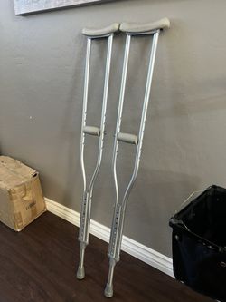 Adult Sized Crutches 5’2” - 5’10”
