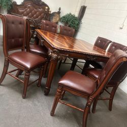 Beautiful dinning table with 8 chairs