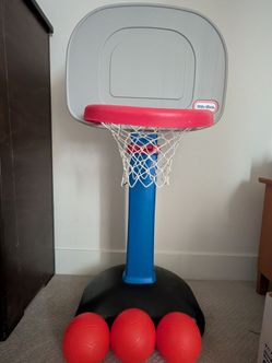 Little Tikes Basketball Hoop with 3 balls