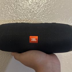 JBL charge 3 Wireless Speaker 