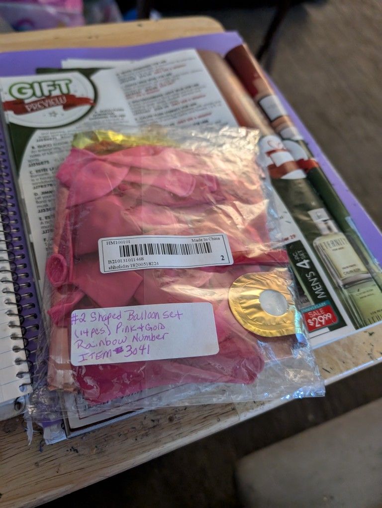 TWO SHAPED BALLOONS/OTHER BALLOON'S NON SMOKING HOME 