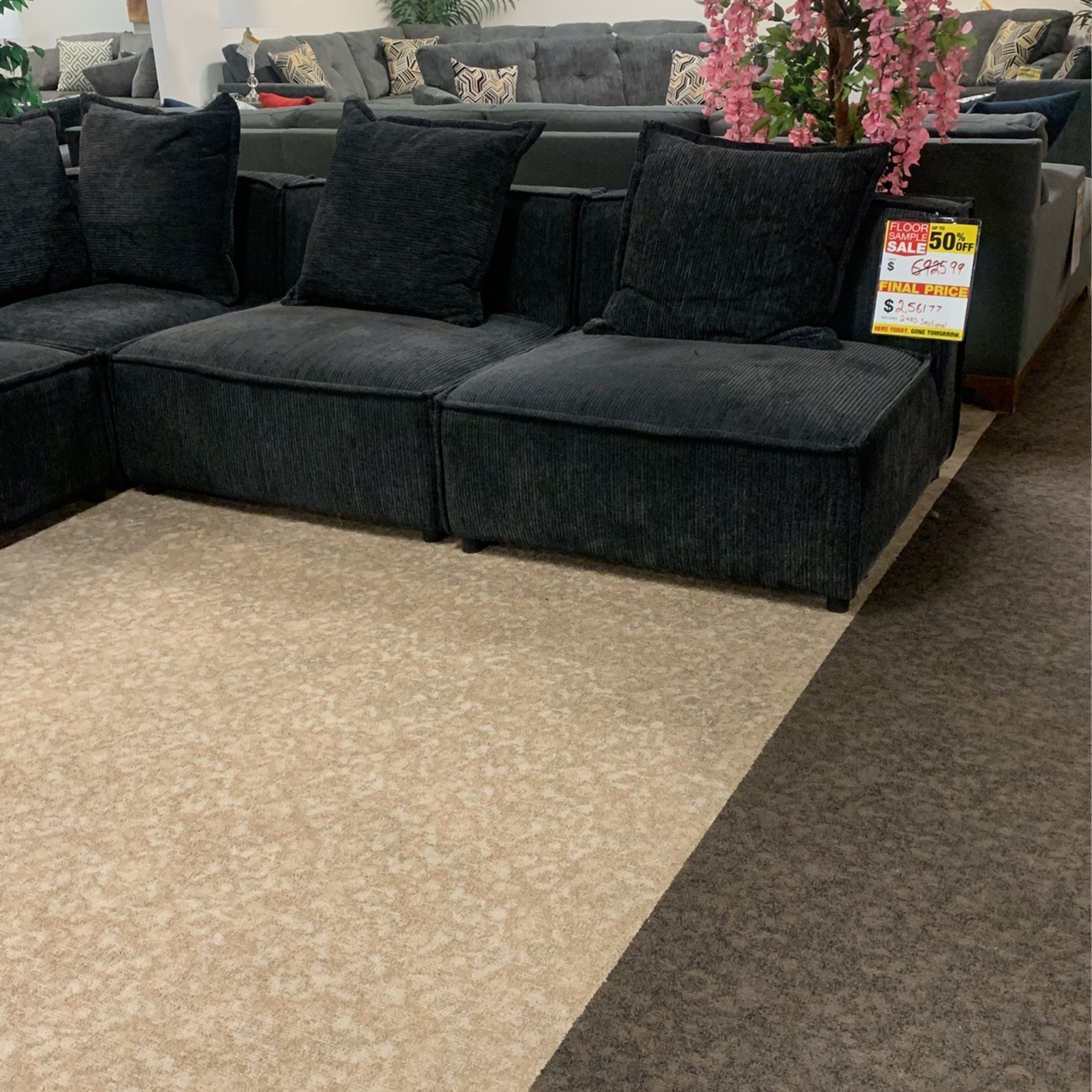 Floor Model 5pcs Sectional