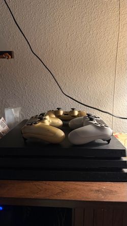 PS4 + 3 controllers