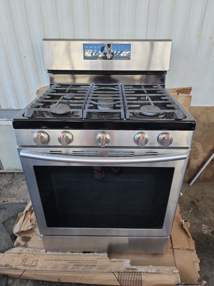 SAMSUNG GAS OVEN $40 GOOD CONDITION NEEDS A CENSOR
