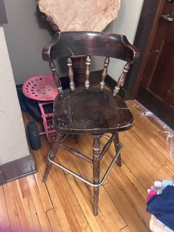 Swivel bar stool
