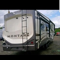 2018 Montana Fifth wheel 38’ For Parts