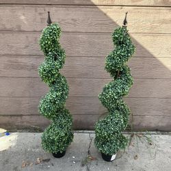 3.8ft Artificial Boxwood Spiral Topiary