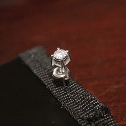 14k White Gold Diamond Earring