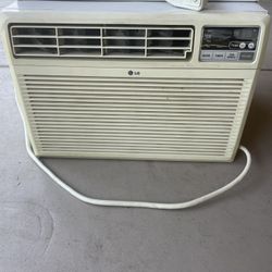 12,000 BTU/h Window/Wall  Air Conditioner Unit