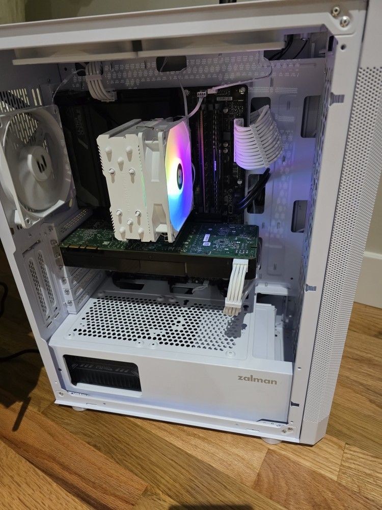14600K And GTX 1080 Aero Minimalistic Gaming PC