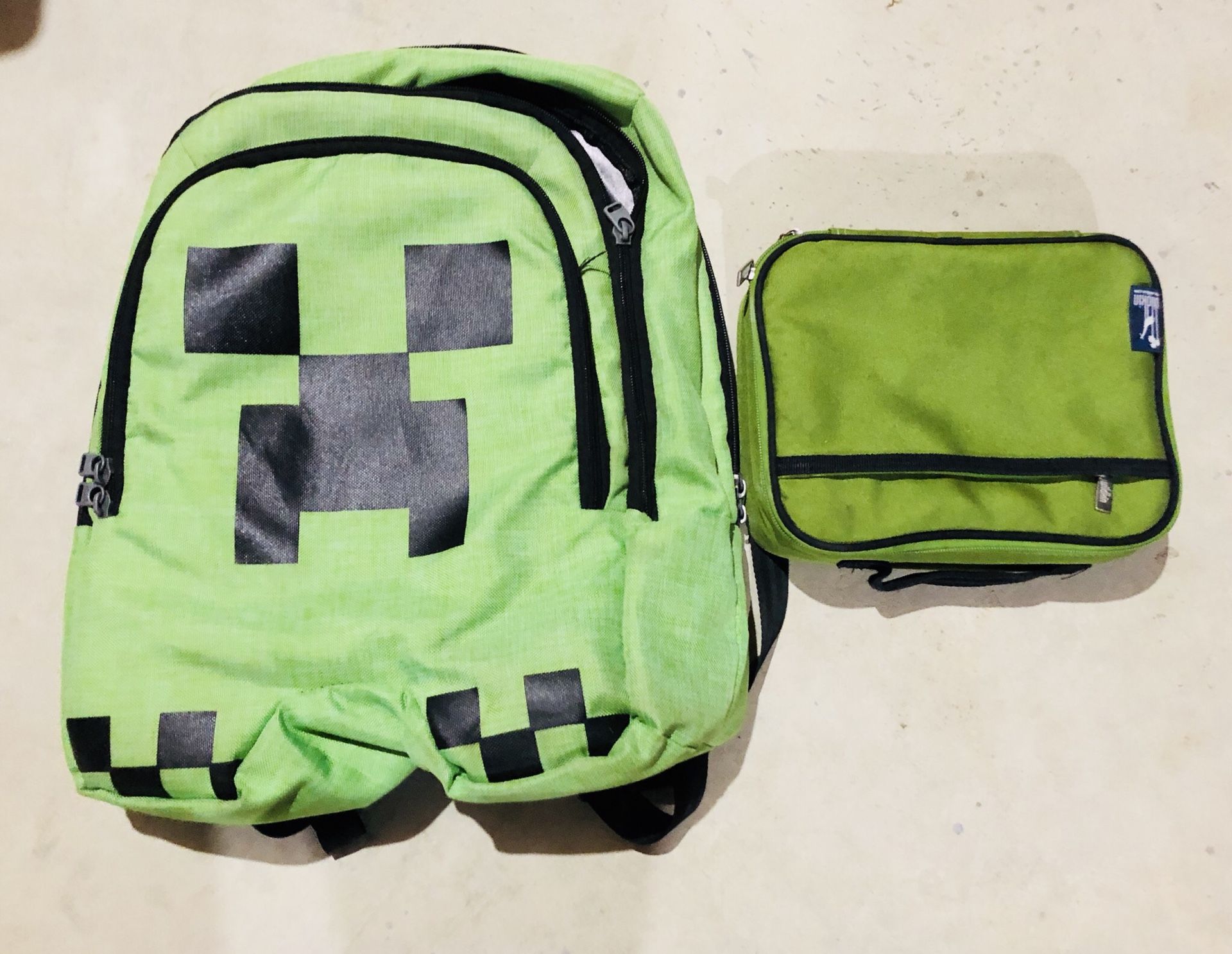 Minecraft Backpack with lunchbox - used