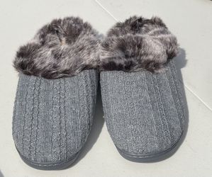 Slippers Size 7-8 ,8-9 