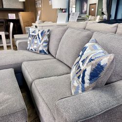 Sofa Chaise REVERSIBLE ✨ Ashley w Pillows! 