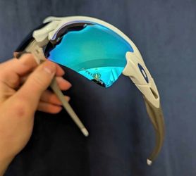 oakley flake shades