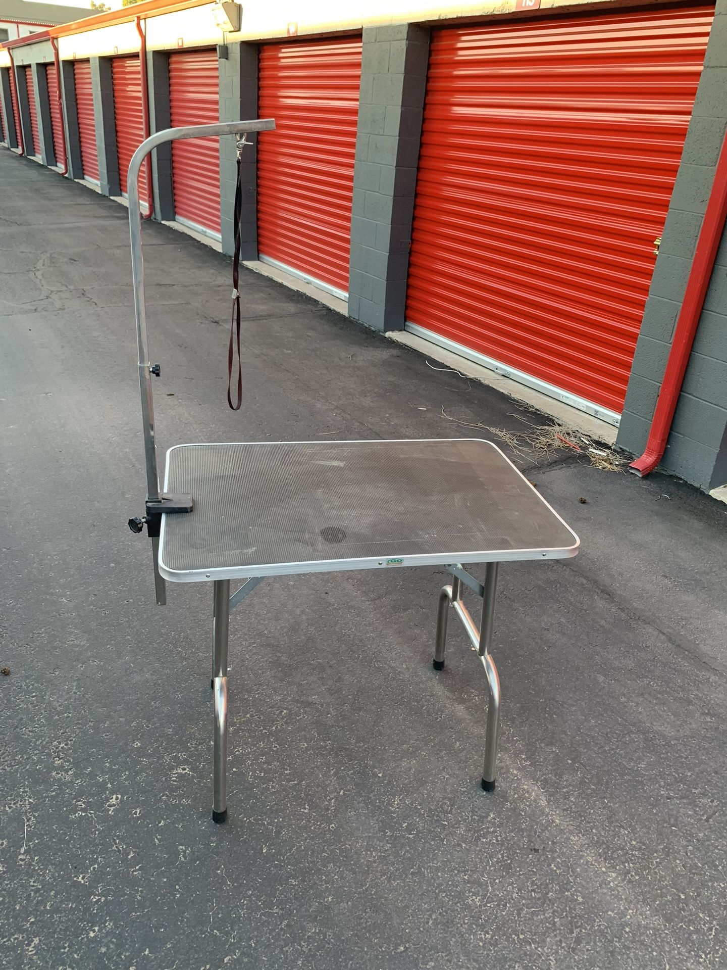 Dog Grooming Station / Table