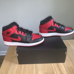 Air Jordan 1 Mid Banned GS Shoes Grade School Size 6Y , Women’s Size 7.5 