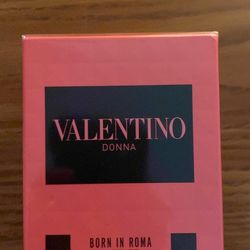 Valentino Donna Born In Roma