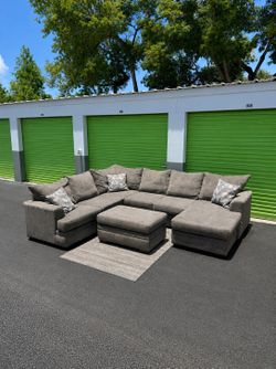 Slate Gray Rooms To Go Sectional Couch Sofa 🛋️