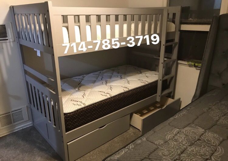 Twin/Twin bunk bed + 2 Mattress