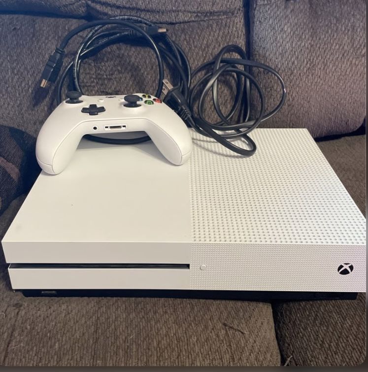 Xbox One S 1tb + Controller And Cords