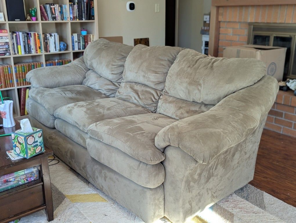 FREE - Awesome comfy couch