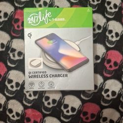 ****NWT, FACTORY SEALED: WIRELESS CHARGER QI CERTIFIED WIRELESS CHARGING PAD*****