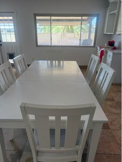 Living Spaces Dining Table & 6 chairs