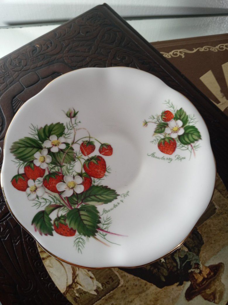 Imperial England Porcelain Saucer - Stawberries Desing