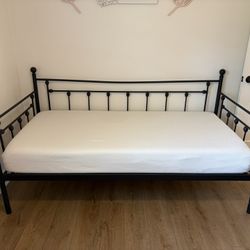 Day bed with Mattress