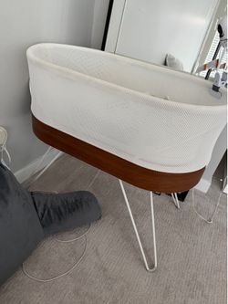 Snoo bassinet $400