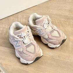 New Balance 9060 Size 8 