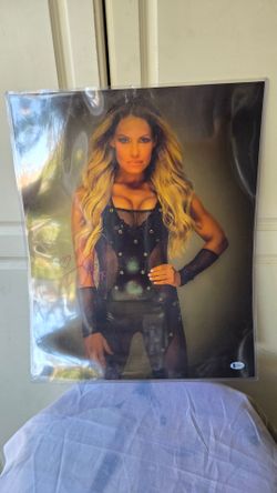 WWE wrestler diva Trish Stratus autographed photo
