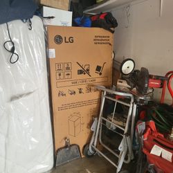 Brand new LG fridge never used stealing box
