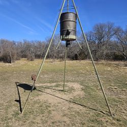300 Lb Deer Feeder 