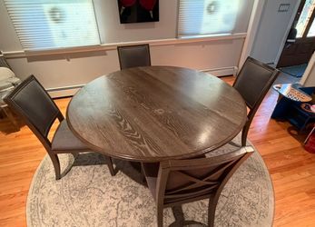 Bassett dining set table and 6 chairs