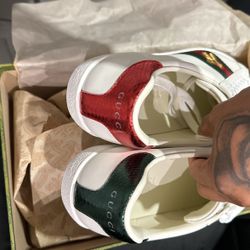 Men Ace Embroidered Gucci Sneakers 