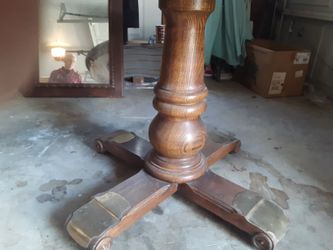 Table with 2 leaves and 4 captain chairs. Will show pics of leaves and chairs later