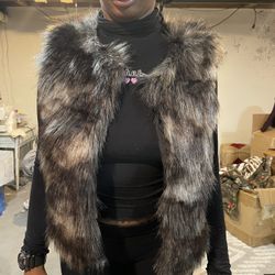 Large Size Women’s Bb Dakota Faux Fur Vest 